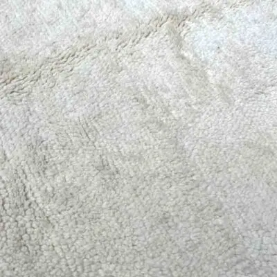 Marokkaans handgeweven Beni Ouarain-wollen tapijt in Blanche Neige, dicht