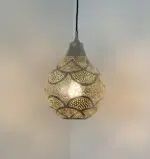 Marokkaanse handgemaakte ronde lamp, verlicht in het donker