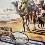 Konstverk av marockanska män som rider på kameler