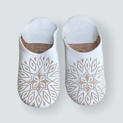 Moroccan handmade slippers in white with pattern