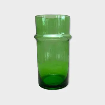 Liten handgjord grön beldi vas