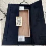 Marockansk handgjord bricka i valnötsträ med inox handtag, inuti en presentask