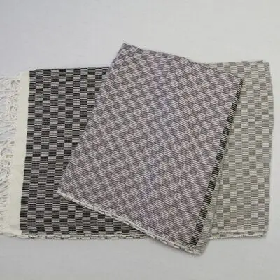 Marokkaanse handgeweven sprei met grijs vierkant patroon