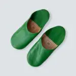 Marokkaanse handgemaakte pantoffels in groen van bovenaf