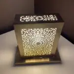 Lampe de table marocaine carrée faite à la main avec motif marocain