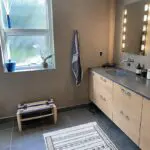Tabouret marocain dans une salle de bain