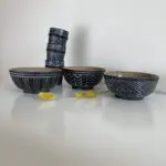 Marockanska handgjorda skålar i svart med olika vita mönster