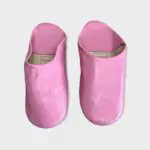 Marokkaanse handgemaakte pantoffels in roze, vooraanzicht
