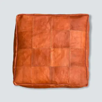 Pouf carré marocain en cuir cousu main, vu du dessus