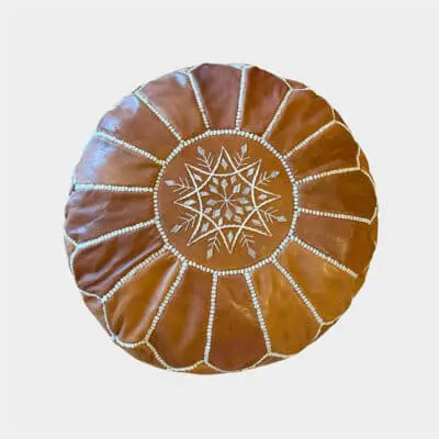 Pouf marocain marron clair avec motif au milieu - 45 cm.