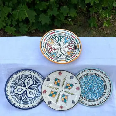 Marokkanischer Keramikteller in verschiedenen Farben