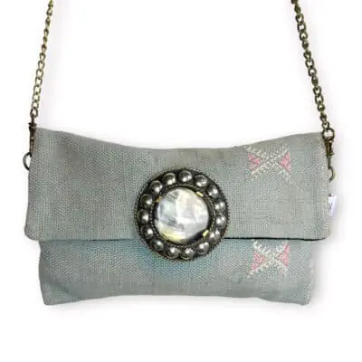 Unique handbag in cactus silk with large decorative button in the middle and copper chain