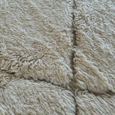 Marokkanischer Beni Ouarain-Teppich aus heller Wolle mit beigem Muster