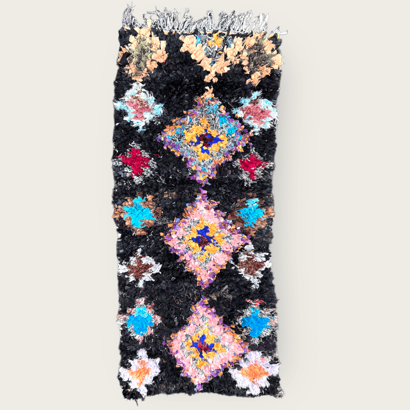Marokkansk håndvævet Boucherouite tæppe flerfarvet mønster med sorte toner
