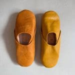 Hausschuhe Senf etwas dunkler