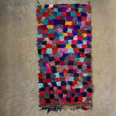 Håndvævet boucherouite tæppe i flerfarvet firkantet mønster