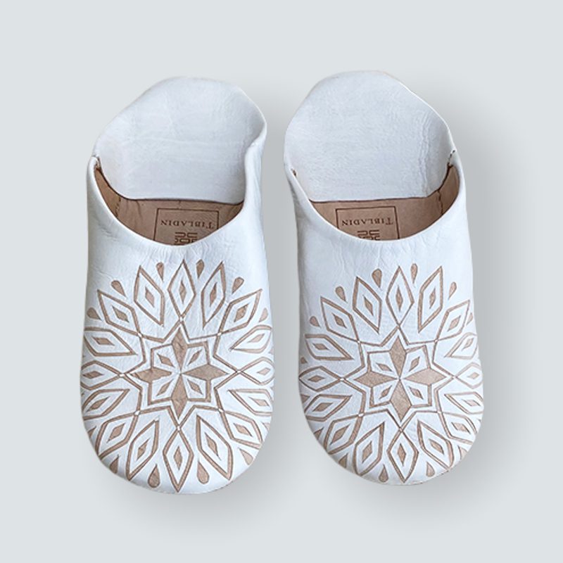 Marokkanske håndlavede slippers i hvid med mønster