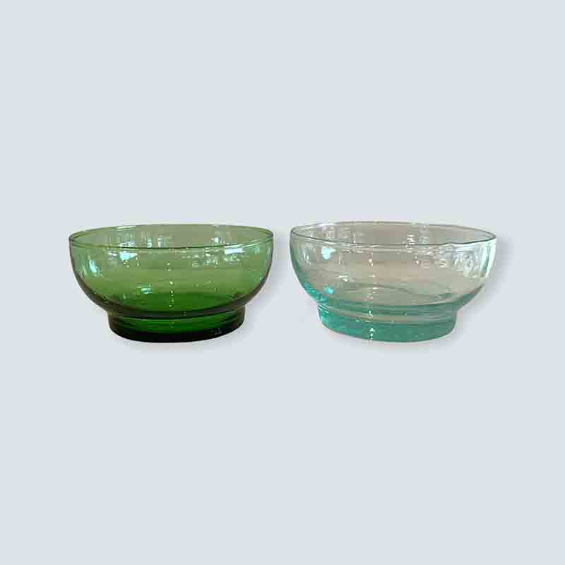 Store håndlavede glasskåle i transparent og grøn