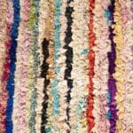 Håndvævet boucherouite tæppe i flerfarvet stribe mønster, tæt
