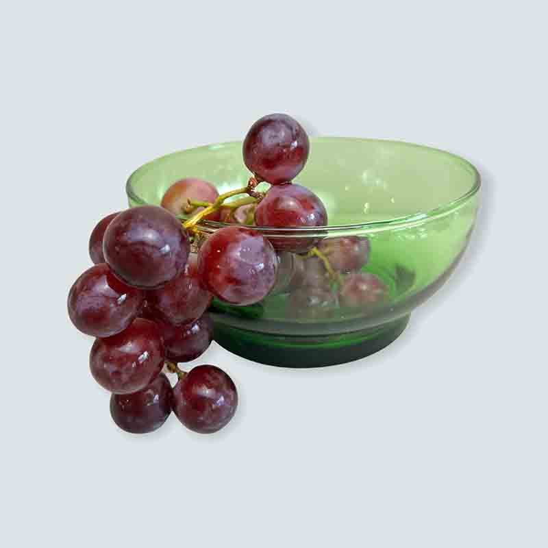 Stor håndlavet grøn beldi glasskål med druer i