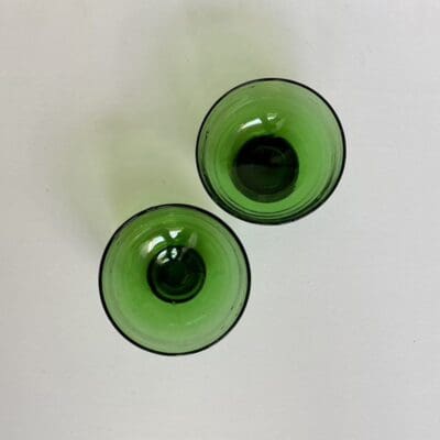 Håndlavede grønne beldi glasskåle, fra oven