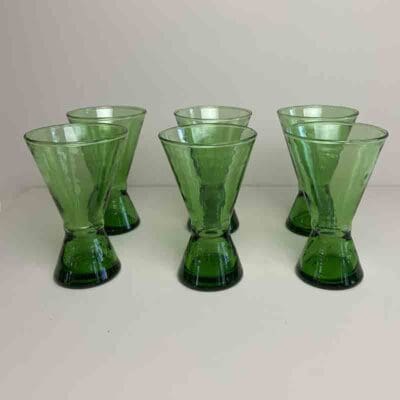 Seks håndlavede grønne beldi vinglas