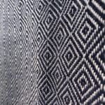 Marokkansk håndvævet hammam håndklæde plaid med blåt marokkansk mønster, tæt