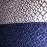 Marokkansk håndvævet hammam håndklæde i blå med hvidt marokkansk mønster, tæt