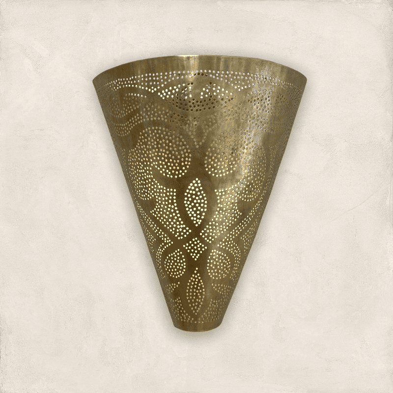 Håndlavet væglampe i guldmetal med marokkansk mønster
