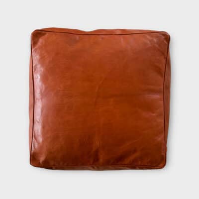 Pouf marocain en cuir. carré- brun rougeâtre