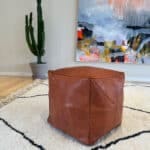 Marokkanischer Sitzpuff aus Leder. quadratisch - rotbraun