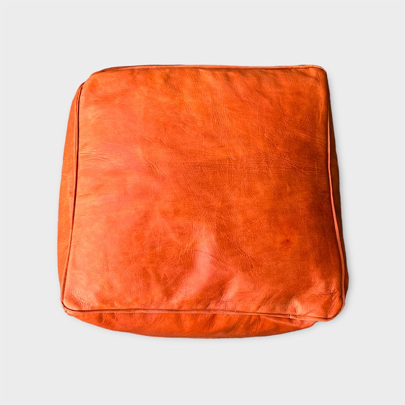 Orangebrun puf i læder