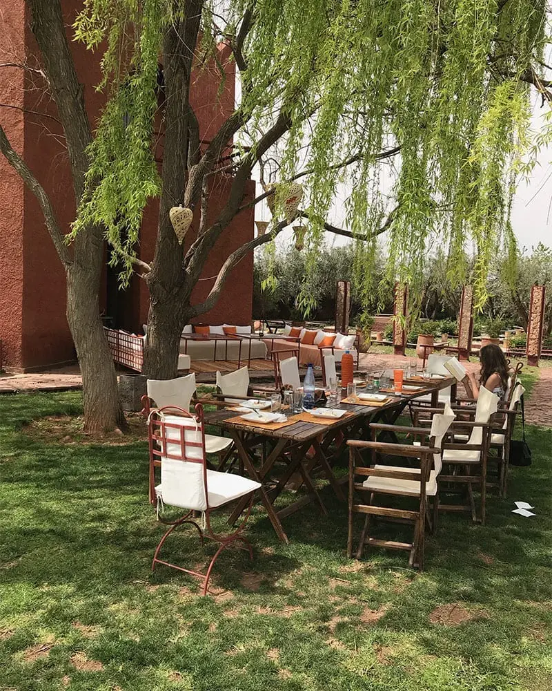 Have med spisebordborde i Marokko