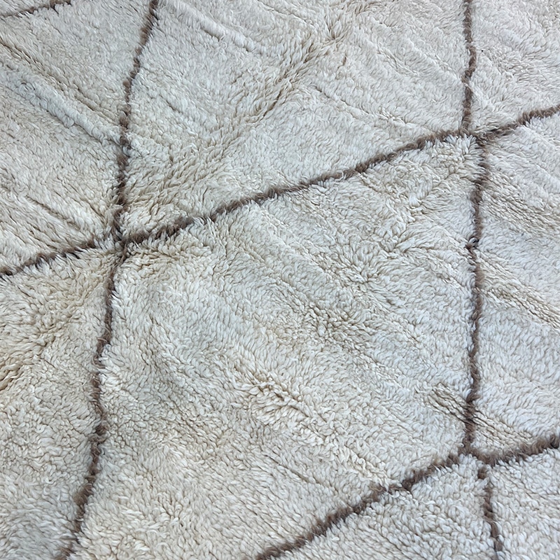 260x350 cm blødt lyst tæppe med brune aftegninger