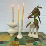 Lysestage med 3 søjler i hvid ubehandlet tamegroute keramik