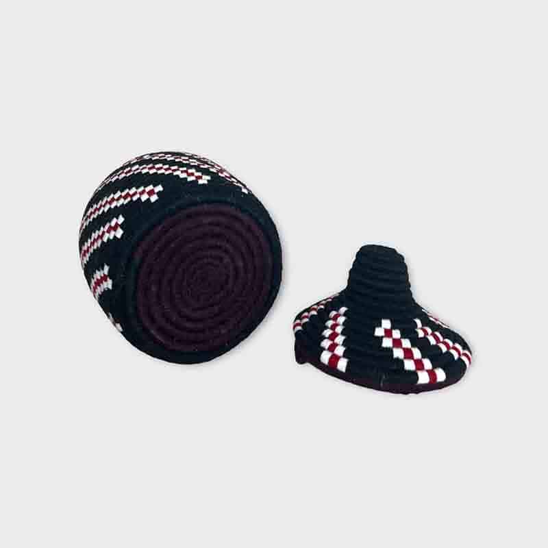 Berberkurv i sort og rød stribet mønster
