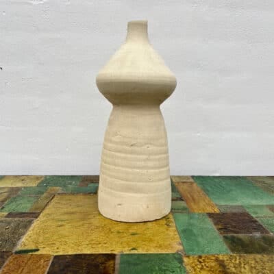 Vase i hvid rustik tamegroute keramik uden glasering
