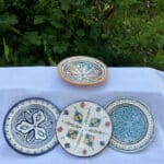 Marokkanischer Keramikteller in verschiedenen Farben