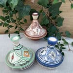 marokkansk tagine i en 3 forskellige farver, brum, mint og blå- måler 13 cm.