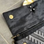 Handtasche ODETTE mit schwarz-grau gemustertem Stoff