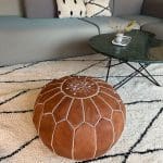 Moroccan pouffe in light brown leather with a slat in the middle 50 cm in diameter