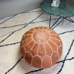 Moroccan pouffe in light brown leather with a slat in the middle 50 cm in diameter