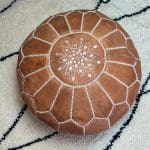 Moroccan pouffe in light brown leather with a slat in the middle 50 cm in diameter