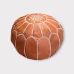 Moroccan pouffe in light brown leather with a slat in the middle 50 cm in diameter