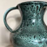Marokkanische Vase aus grün gesprenkeltem Steingut