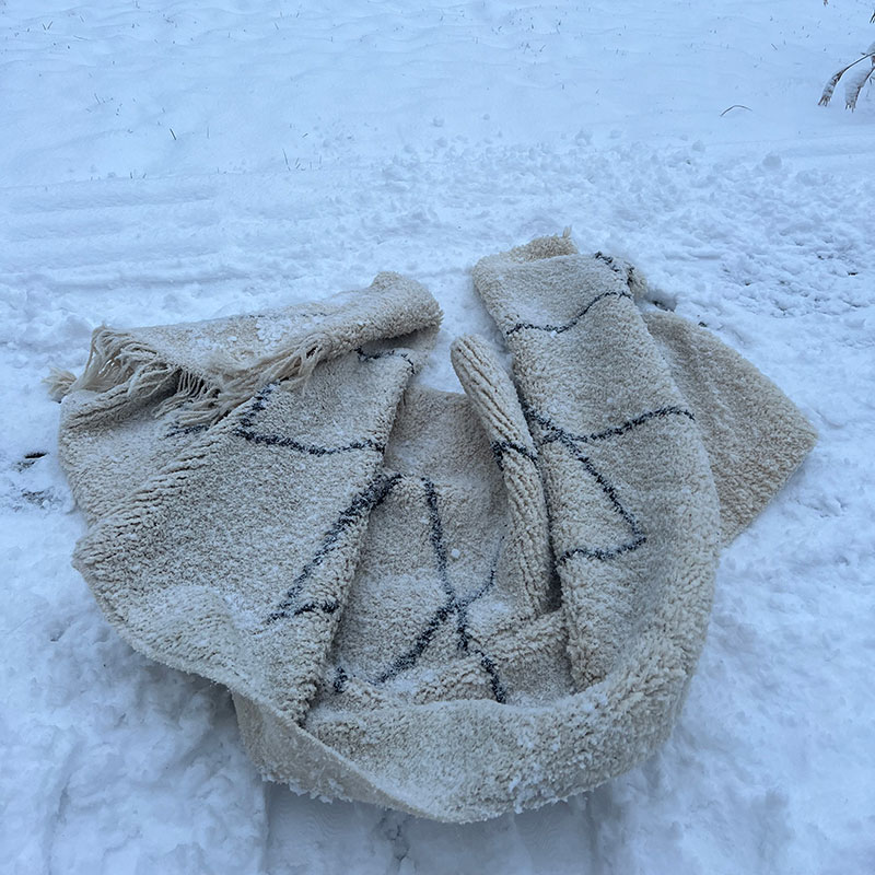 rens dine tæpper i sneen