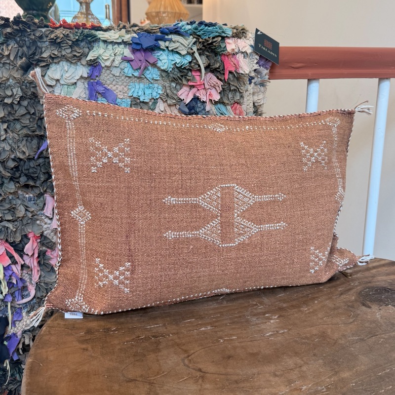 Motif 2 in earthy tones. Cactus silk pillowcase handmade in Morocco. Measures 40x60 cm.