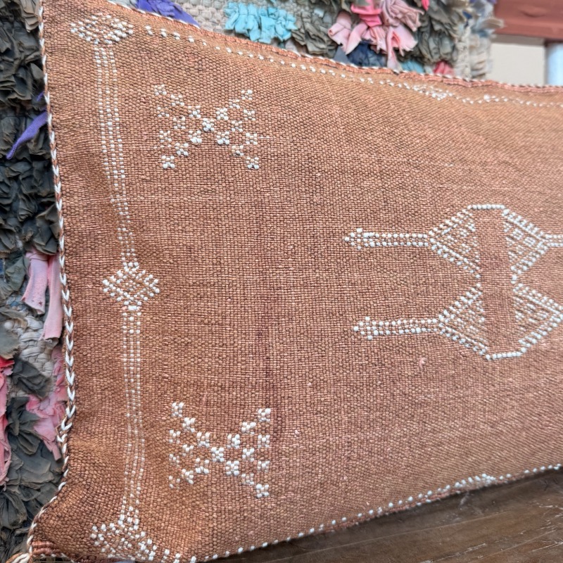 Motif 2 in earthy tones. Cactus silk pillowcase handmade in Morocco. Measures 40x60 cm.