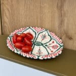 marokkansk keramik tallerken_oval med takket kant_grøn rød