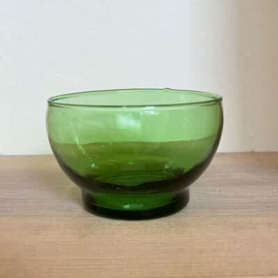 Grön glasskål _modell 2
